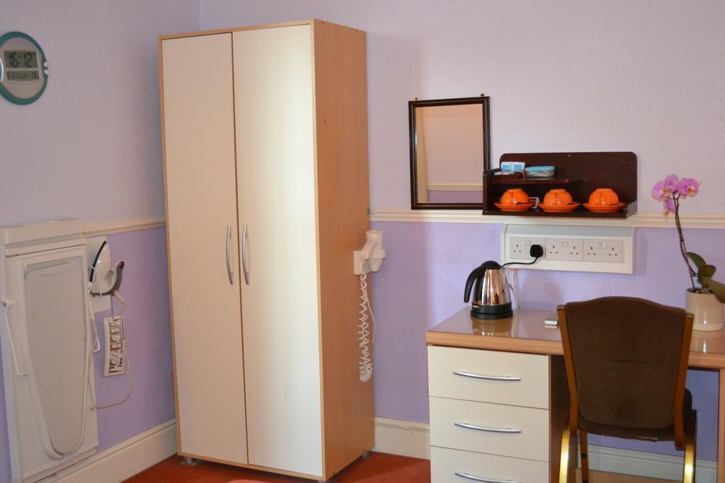 Adelphi Guest House Douglas Bagian luar foto
