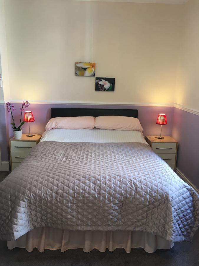 Adelphi Guest House Douglas Bagian luar foto