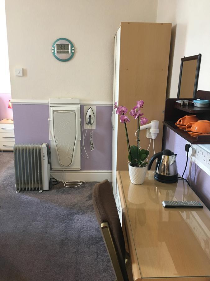 Adelphi Guest House Douglas Bagian luar foto